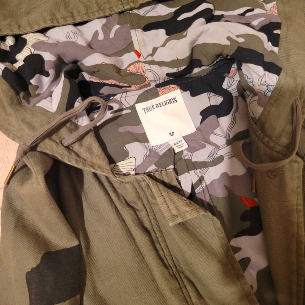 TRUE RELIGION Military Style Lightweight Coat with Graffiti. XS